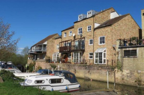 River Courtyard Apartment In The Heart Of Stneots